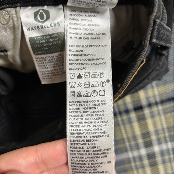 NWT Levi’s 501 Jean Shorts Ripped High Rise Button Fly Inseam New size 29 - Picture 7 of 11